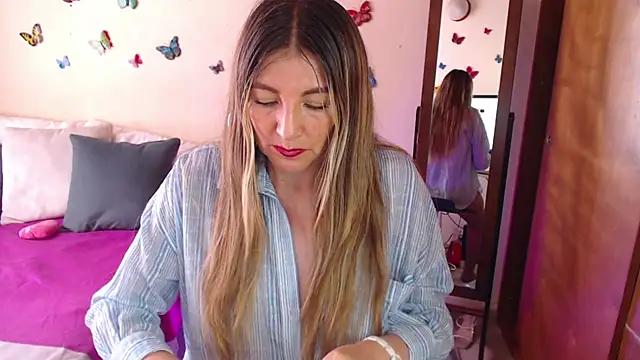 Snapshot of Jolie-Mature chatting on March 5, 2025, 8:32 pm Jolie-Mature online show from March 5, 2025, 8:32 pm