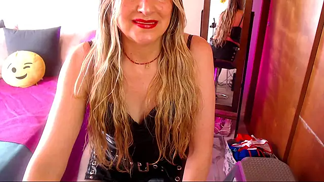 Snapshot of Jolie-Mature chatting on November 9, 2025, 6:28 pm Jolie-Mature online show from November 9, 2025, 6:28 pm