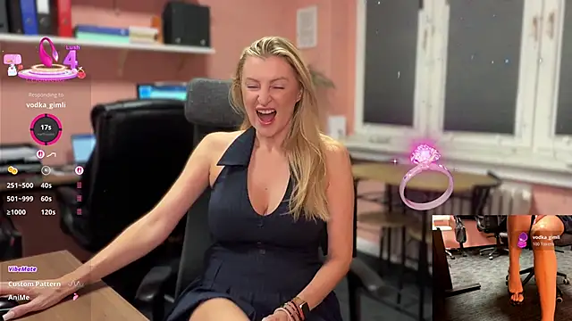 legsLONG online show from December 19, 2025, 5:03 am