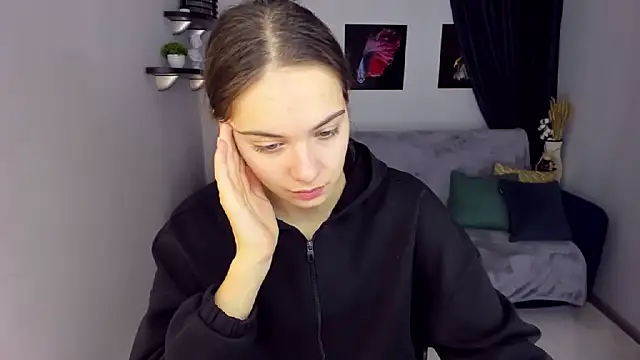 Snapshot of KristinaLoison chatting on December 24, 2024, 1:06 am KristinaLoison online show from December 24, 2024, 1:06 am