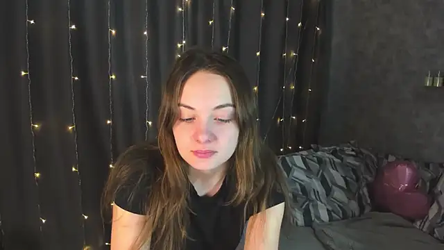 Snapshot of KristinaLoison chatting on February 21, 2025, 4:05 pm KristinaLoison online show from February 21, 2025, 4:05 pm