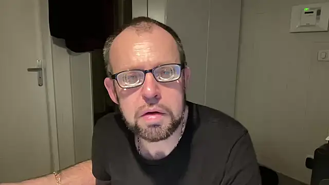 FABIOGLASSES online show from March 5, 2026, 8:49 pm