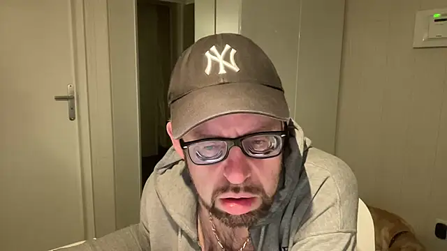 FABIOGLASSES online show from March 15, 2026, 11:22 pm