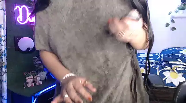 Snapshot of The_Divine_Love chatting on December 7, 2024, 7:32 pm The Divine Love online show from December 7, 2024, 7:32 pm