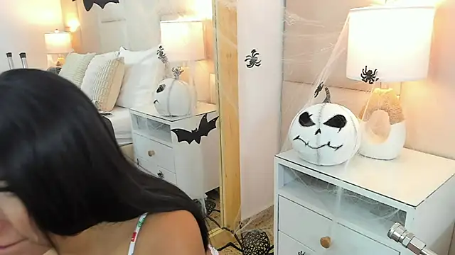 Snapshot of AntoniaRoss_ chatting on October 28, 2025, 12:19 pm AntoniaRoss online show from October 28, 2025, 12:19 pm