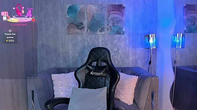 Snapshot of MelanieHudson_ chatting on October 15, 2025, 8:09 pm MelanieHudson online show from October 15, 2025, 8:09 pm