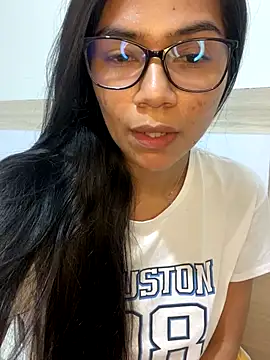 Snapshot of MauraGray chatting on October 13, 2025, 10:54 pm MauraGray online show from October 13, 2025, 10:54 pm