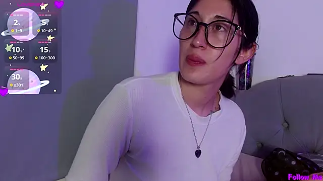 Snapshot of Red-moon1 chatting on October 17, 2025, 4:26 am Red-moon1 online show from October 17, 2025, 4:26 am