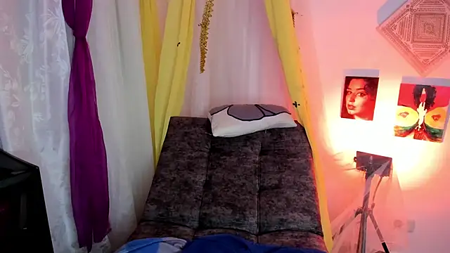 sophiaamethystt online show from December 3, 2025, 10:41 pm