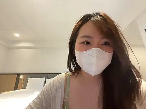 Onee-Chew online show from June 25, 2026, 2:33 am