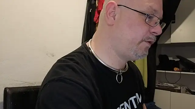 Snapshot of sklave-von-herrin-andrea chatting on May 20, 2026, 5:52 pm sklave-von-herrin-andrea online show from May 20, 2026, 5:52 pm