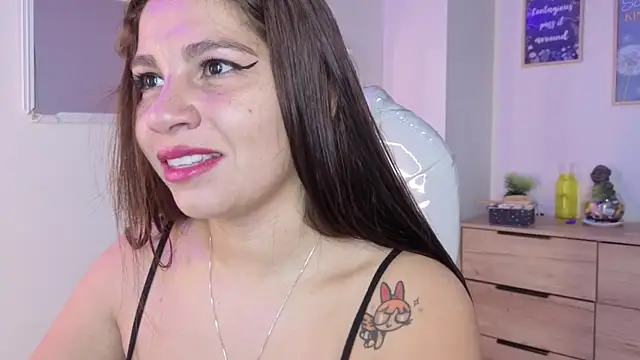 bluee hazell online show from April 1, 2026, 11:33 am