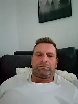 Snapshot of Mjn34 chatting on October 2, 2025, 5:47 am Mjn34 online show from October 2, 2025, 5:47 am