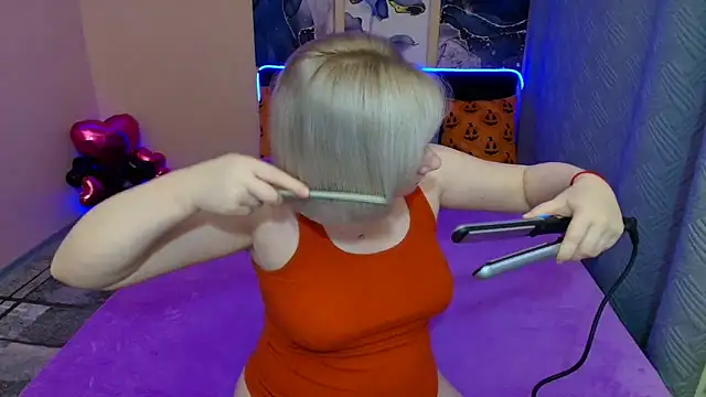 BlondPearl online show from November 11, 2025, 9:48 pm