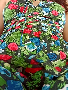 Snapshot of ValeriaSantos- chatting on September 18, 2025, 12:29 pm ValeriaSantos- online show from September 18, 2025, 12:29 pm