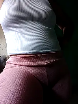 Snapshot of ValeriaSantos- chatting on October 9, 2025, 4:38 pm ValeriaSantos- online show from October 9, 2025, 4:38 pm