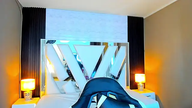 Linda4Petite online show from November 3, 2025, 6:20 pm