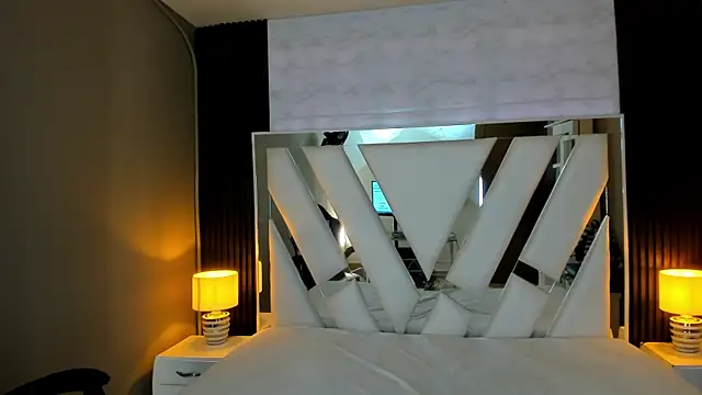 Linda4Petite online show from December 22, 2025, 6:05 pm