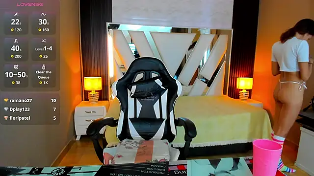 Linda4Petite online show from April 22, 2026, 6:42 pm