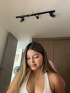 lunablossom  online show from March 18, 2026, 6:22 pm