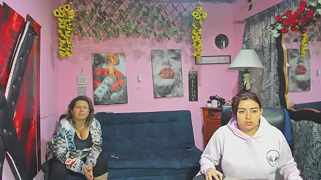 lesbiancuple online show from April 16, 2026, 11:55 am