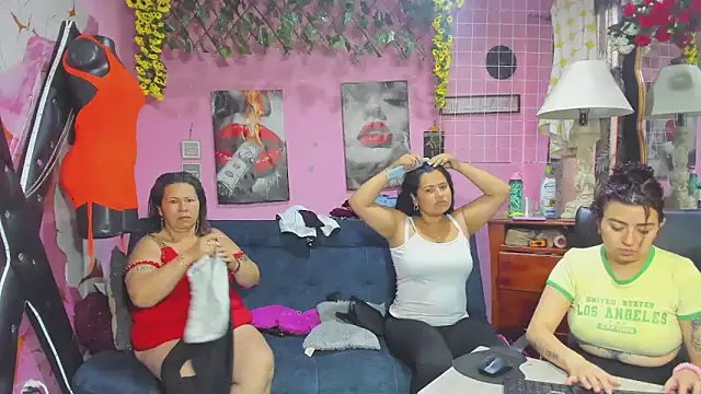 Snapshot of lesbiancuple chatting on May 8, 2026, 12:10 pm lesbiancuple online show from May 8, 2026, 12:10 pm