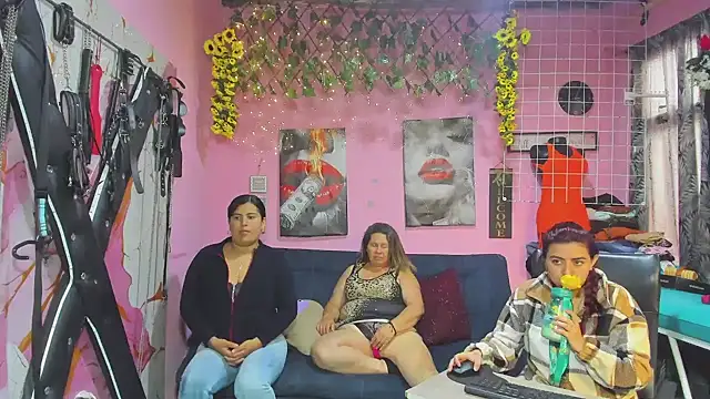 Snapshot of lesbiancuple chatting on May 14, 2026, 1:51 pm lesbiancuple online show from May 14, 2026, 1:51 pm
