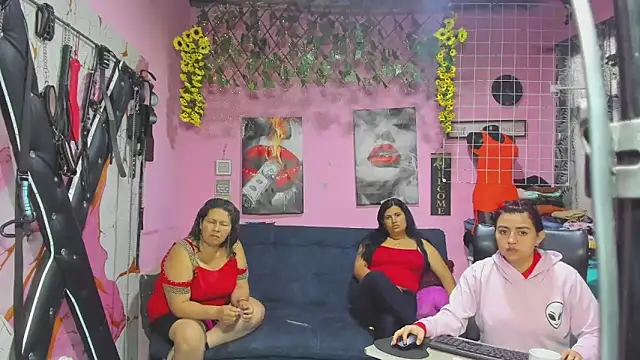 Snapshot of lesbiancuple chatting on May 15, 2026, 12:34 pm lesbiancuple online show from May 15, 2026, 12:34 pm