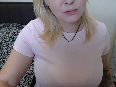 Snapshot of leeilawow chatting on September 10, 2025, 6:24 am leeilawow online show from September 10, 2025, 6:24 am