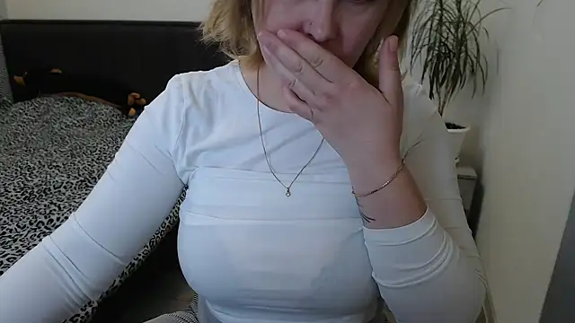 leeilawow online show from April 19, 2026, 5:51 am