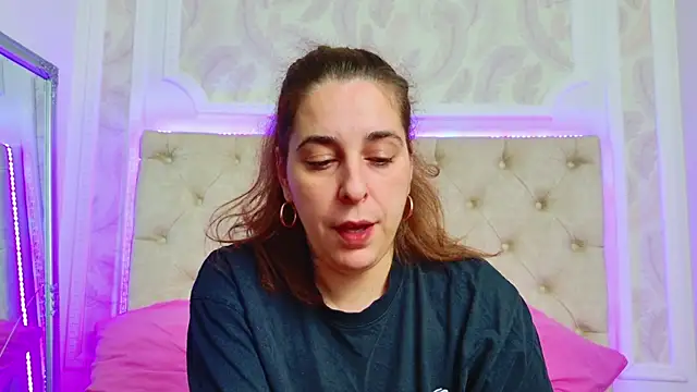 KarinaNoir online show from April 3, 2026, 4:10 am