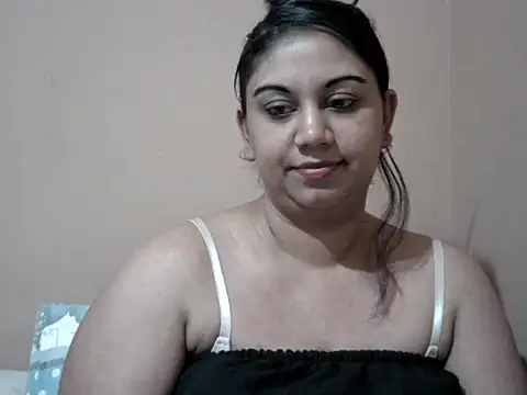 Snapshot of bellachow10 chatting on July 25, 2026, 4:15 pm bellachow10 online show from July 25, 2026, 4:15 pm