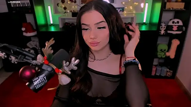 Snapshot of SofiRusselle chatting on December 13, 2025, 7:53 pm SofiRusselle online show from December 13, 2025, 7:53 pm