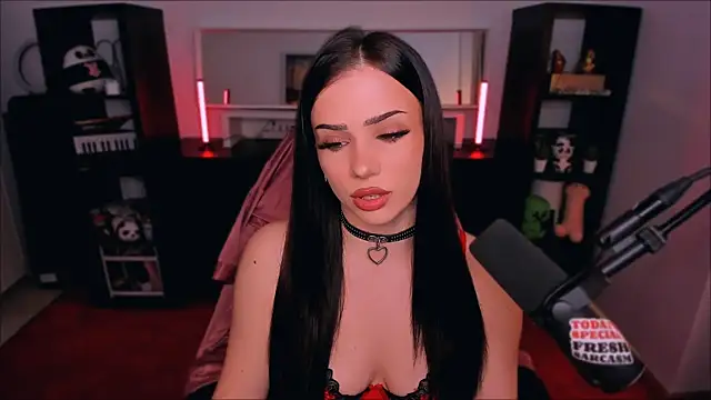 Snapshot of SofiRusselle chatting on February 9, 2026, 7:40 pm SofiRusselle online show from February 9, 2026, 7:40 pm