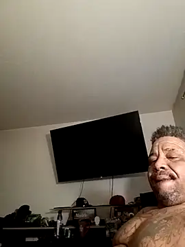 Snapshot of yellowwetfox chatting on January 5, 2025, 2:30 pm yellowwetfox online show from January 5, 2025, 2:30 pm