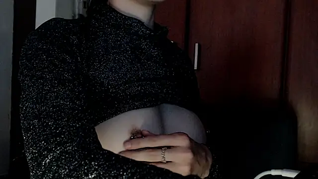 Snapshot of Juls_winter_ chatting on January 7, 2025, 10:30 pm Juls winter online show from January 7, 2025, 10:30 pm