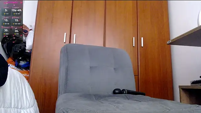 Snapshot of Juls_winter_ chatting on February 5, 2025, 7:10 pm Juls winter online show from February 5, 2025, 7:10 pm