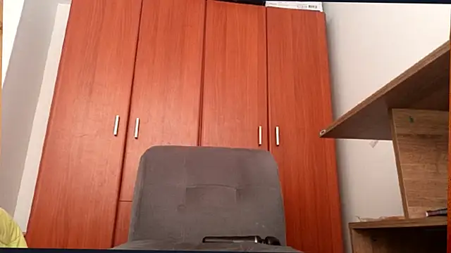 Snapshot of Juls_winter_ chatting on November 10, 2025, 7:57 pm Juls winter online show from November 10, 2025, 7:57 pm