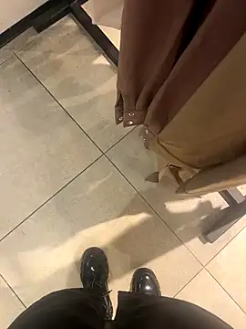 Snapshot of CrazzyChicks chatting on September 29, 2025, 6:40 am CrazzyChicks online show from September 29, 2025, 6:40 am