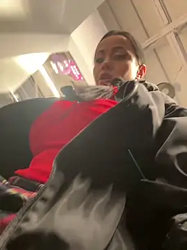 Snapshot of CrazzyChicks chatting on October 26, 2025, 8:31 am CrazzyChicks online show from October 26, 2025, 8:31 am