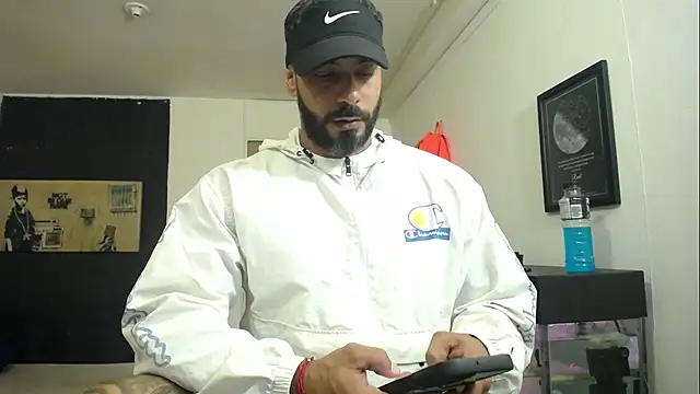 Snapshot of romeolovedark chatting on January 17, 2025, 1:15 am romeolovedark online show from January 17, 2025, 1:15 am