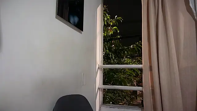 romeolovedark online show from April 5, 2026, 4:53 am