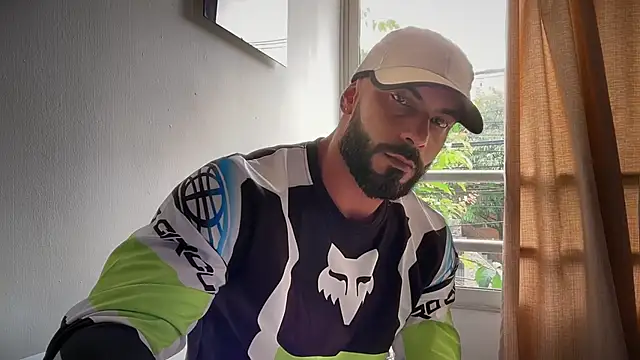 romeolovedark online show from April 5, 2026, 5:54 pm