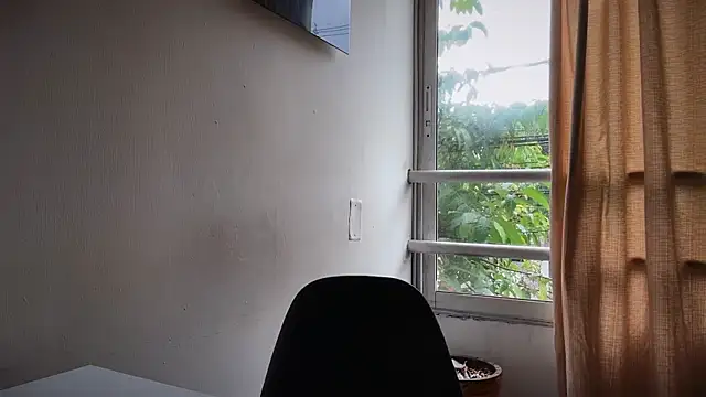 romeolovedark online show from April 15, 2026, 8:53 pm