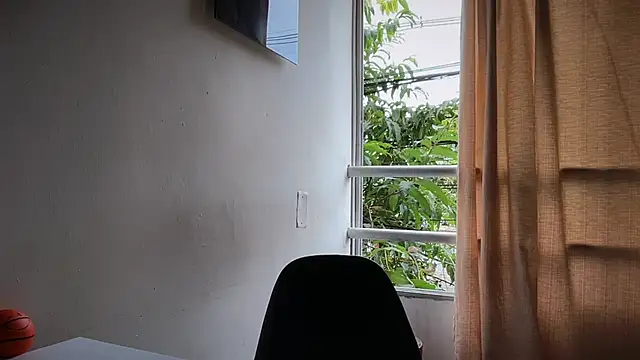 romeolovedark online show from May 12, 2026, 1:41 pm