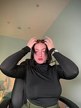 IvyHoney online show from February 4, 2025, 3:04 pm