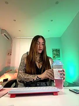 IvyHoney online show from September 12, 2025, 9:20 am