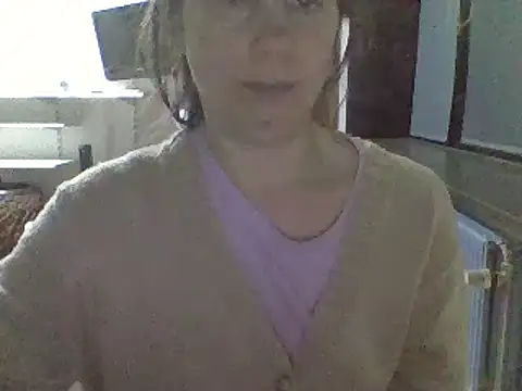 Snapshot of Moi_Lina chatting on November 18, 2025, 1:00 am Moi Lina online show from November 18, 2025, 1:00 am