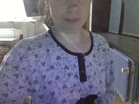 Snapshot of Moi_Lina chatting on December 3, 2025, 11:58 pm Moi Lina online show from December 3, 2025, 11:58 pm