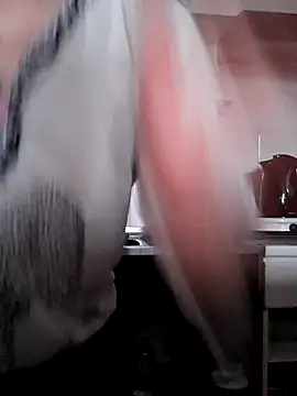 Snapshot of Moi_Lina chatting on December 19, 2025, 2:35 pm Moi Lina online show from December 19, 2025, 2:35 pm